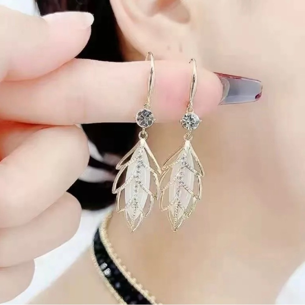 GOLD LEAF DROP DANGLE EARRINGS